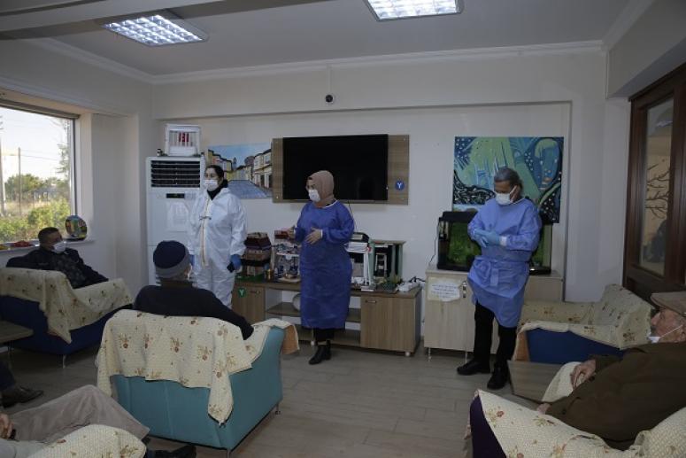 Halil Akyüz Huzurevi sakinlerine CoronaVac aşıları yapıldı