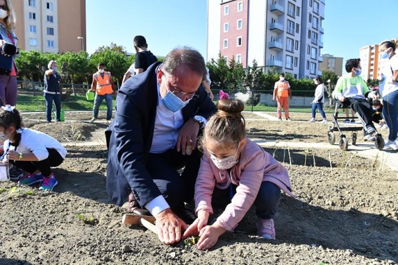 BEYLİKDÜZÜ’NE SON BİR YILDA 400 BİN METREKARE YEŞİL ALAN