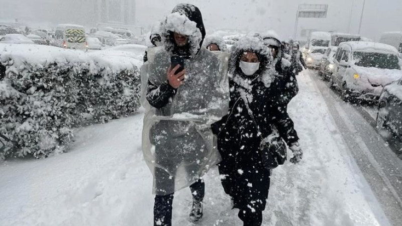 İstanbul'da lapa lapa kar yağacak! Tarih bile belli