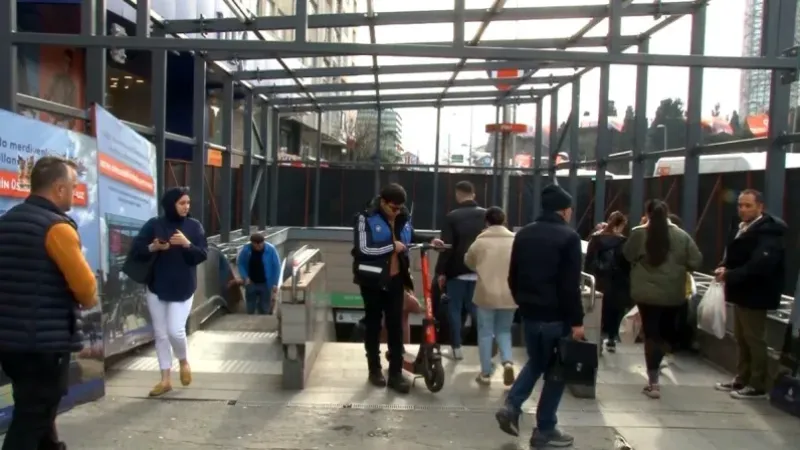 Metro istasyonunda intihar eden gençten geriye kalan not yürek dağladı