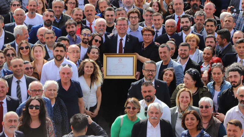 SARIYER BELEDİYE BAŞKANI OKTAY AKSU MAZBATASINI ALDI