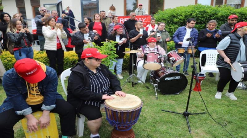 EÇADEM’Lİ ÇOCUKLAR TOPLUMA KATKI GÜNÜ’NDE DOYASIYA EĞLENDİ 