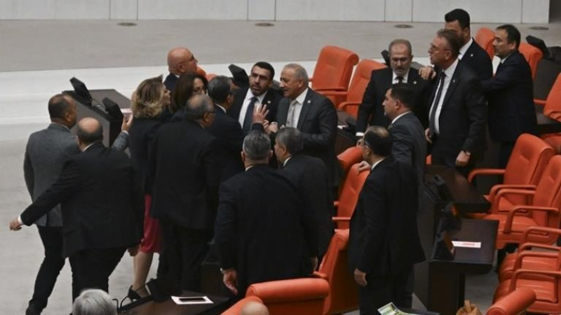 CHP ve AK Partili vekiller arasında tansiyon yükseldi