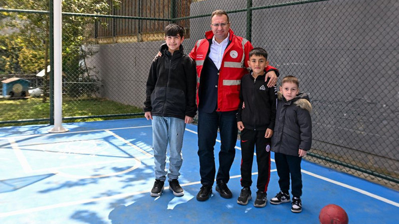 GAZİOSMANPAŞA’DA PARKLAR YENİLENİYOR, ÇOCUKLARIN YÜZÜ GÜLÜYOR