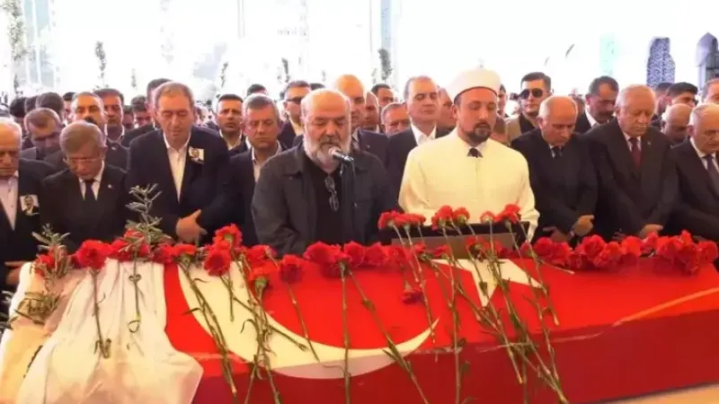 Önder'in cenaze namazını vasiyeti üzerine İhsan Eliaçık kıldırdı