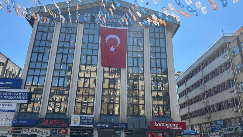 Kartal  ve İstanbul ay yıldızla süslendi