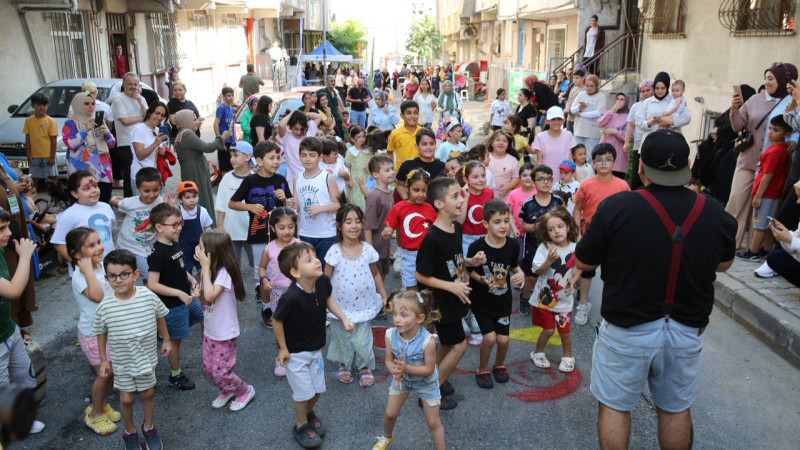 GELENEKSEL SOKAK OYUNLARI ‘SOKAKTA OYUN VAR’ İLE YENİDEN YAŞATILIYOR