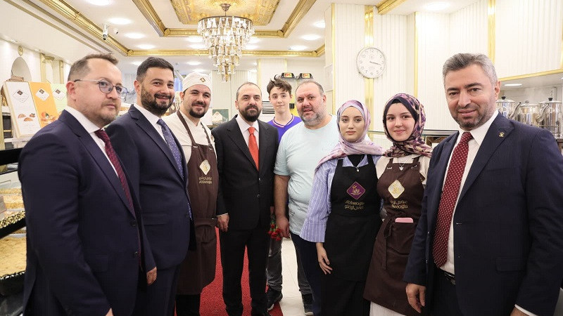 AK PARTİ YÖNETİCİLERİ KAĞITHANE'DE VATANDAŞLARLA BULUŞTU