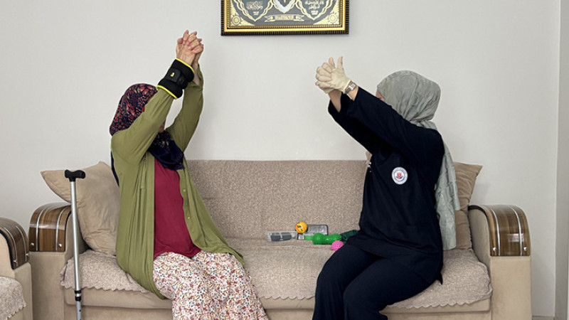 KÂĞITHANE’DE EVDE FİZİK TEDAVİYLE SAĞLIK KAPIYA GELİYOR