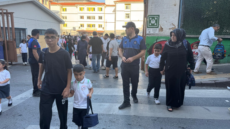 KÂĞITHANE’DE ÇOCUKLARIN GÜVENLİĞİ İÇİN OKUL ÖNLERİNDE SIKI  DENETİM