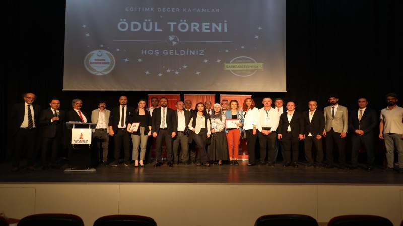 Yüzüncü Yıl Gazeteciler Derneği’nden Eğitime Katkı Sağlayanlara Ödül