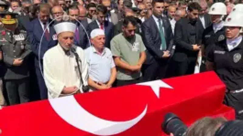 Şehit polislerimiz son yolculuğuna uğurlandı! Bir babanın en zor görevi