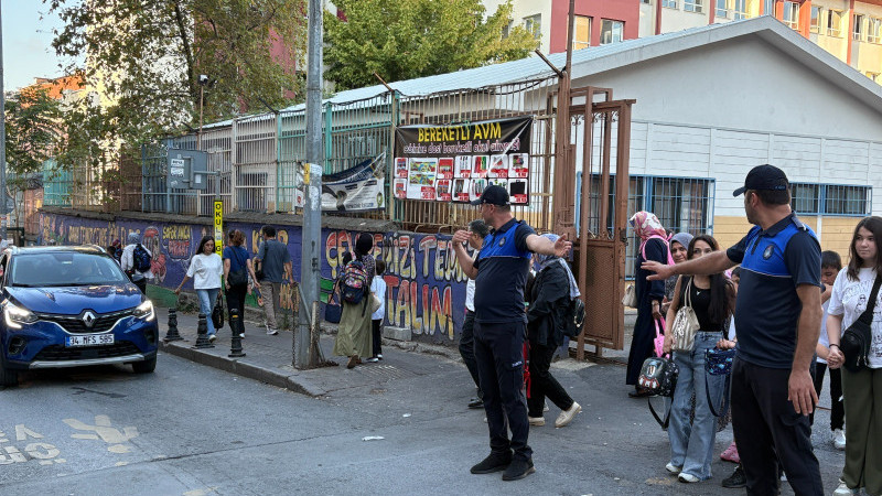 KÂĞITHANE’DE OKUL ÖNLERİNDE DENETİMLER ARTTI