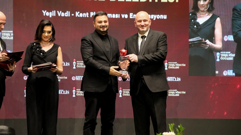 KÂĞITHANE BELEDİYESİ’NE YEREL YÖNETİMLERDEN ANLAMLI ÖDÜL