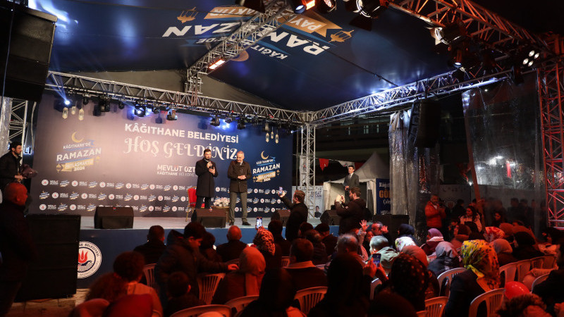 KÂĞITHANE’DE RAMAZAN’IN MANEVİ İKLİMİ MEYDANA TAŞINIYOR