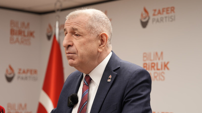 Özdağ’dan şehitlikte sert mesaj: “hazırlanan raporu ailelere sorun”