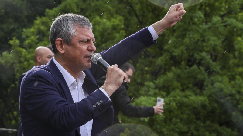ÖZGÜR ÖZEL'DEN DİKKAT ÇEKEN ÇIKIŞ