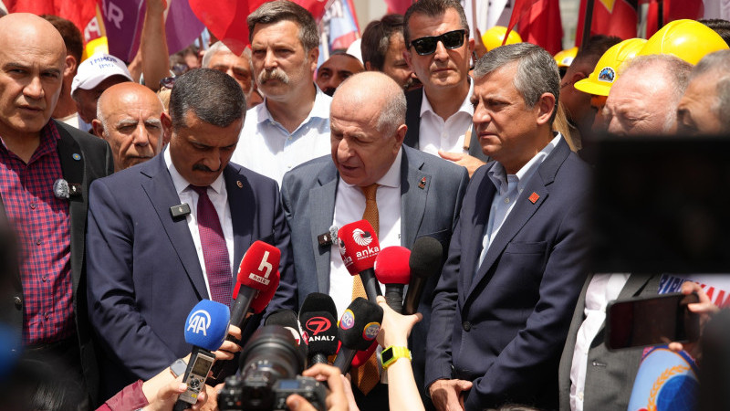 Özdağ'dan madenci işçilere destek ziyareti 