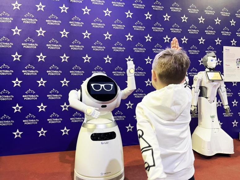 Yeni nesil müze: Robotlar Şehri Müzesi’nde Gelişmiş Yapay Zekaya Sahip Robotlar Zor Sorularınızı Bekliyor!