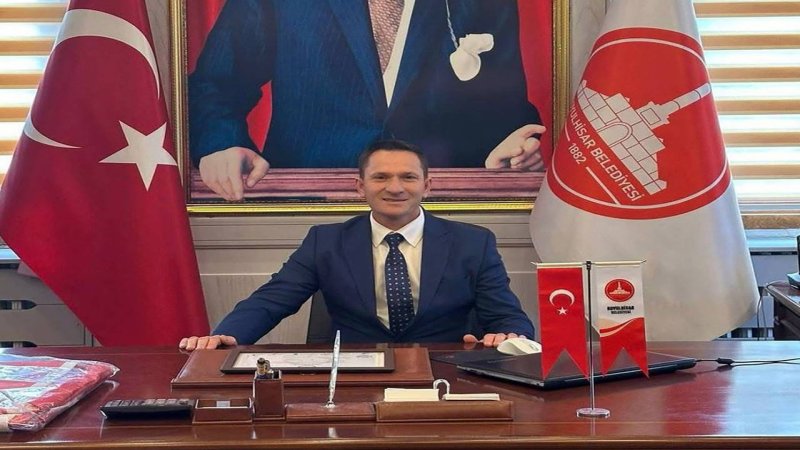 Koyulhisar Belediye Başkanı Bora Karakullukçu İYİ Parti'den istifa etti