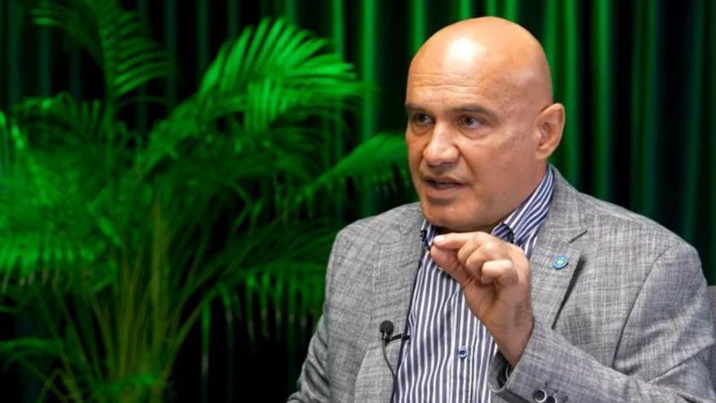 Turhan Çömez Bir dokunduk, bin ah işittik